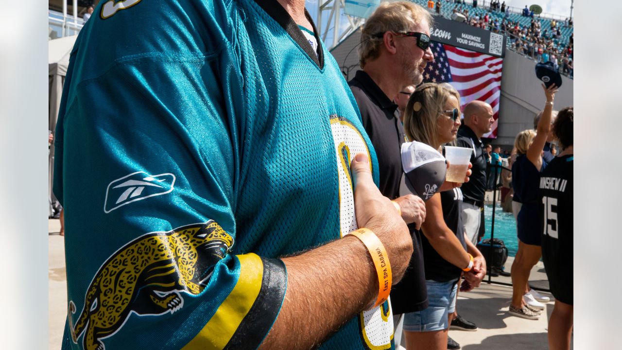 Fan Wears Jeans in Jaguars Poolside Cabana