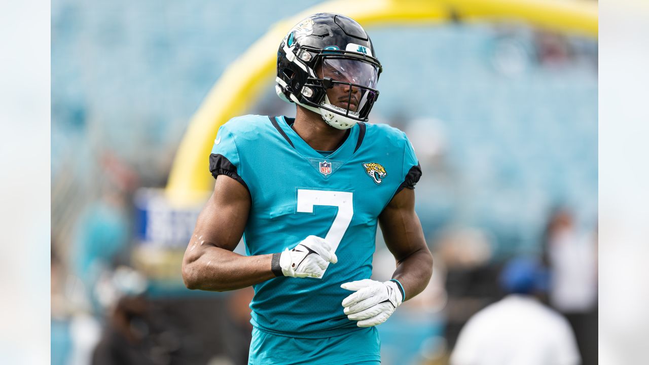 Jaguars elevate WR Jacob Harris to active roster with Zay Jones out