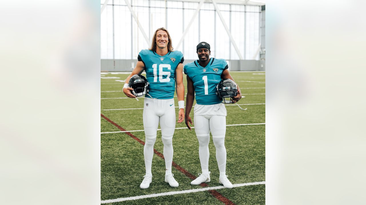 Trevor Lawrence and Travis Etienne introduced in Jacksonville