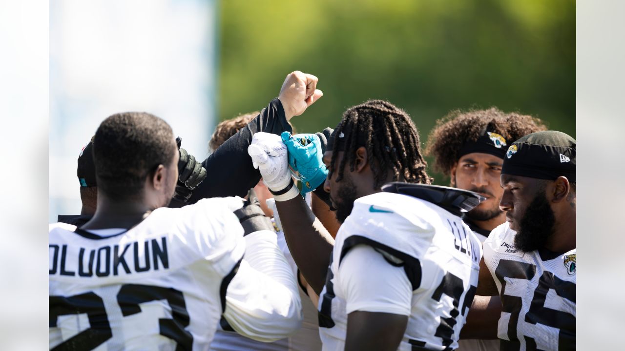 Jacksonville Jaguars linebacker Devin Lloyd (33) defends against the Dallas  Cowboys during an NFL Football game in Arlington, Texas, Saturday, August  12, 2023. (AP Photo/Michael Ainsworth Stock Photo - Alamy