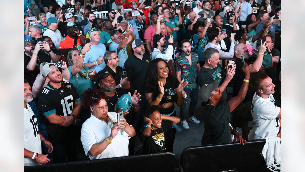 PHOTOS  2022 DUUUVAL Draft Party