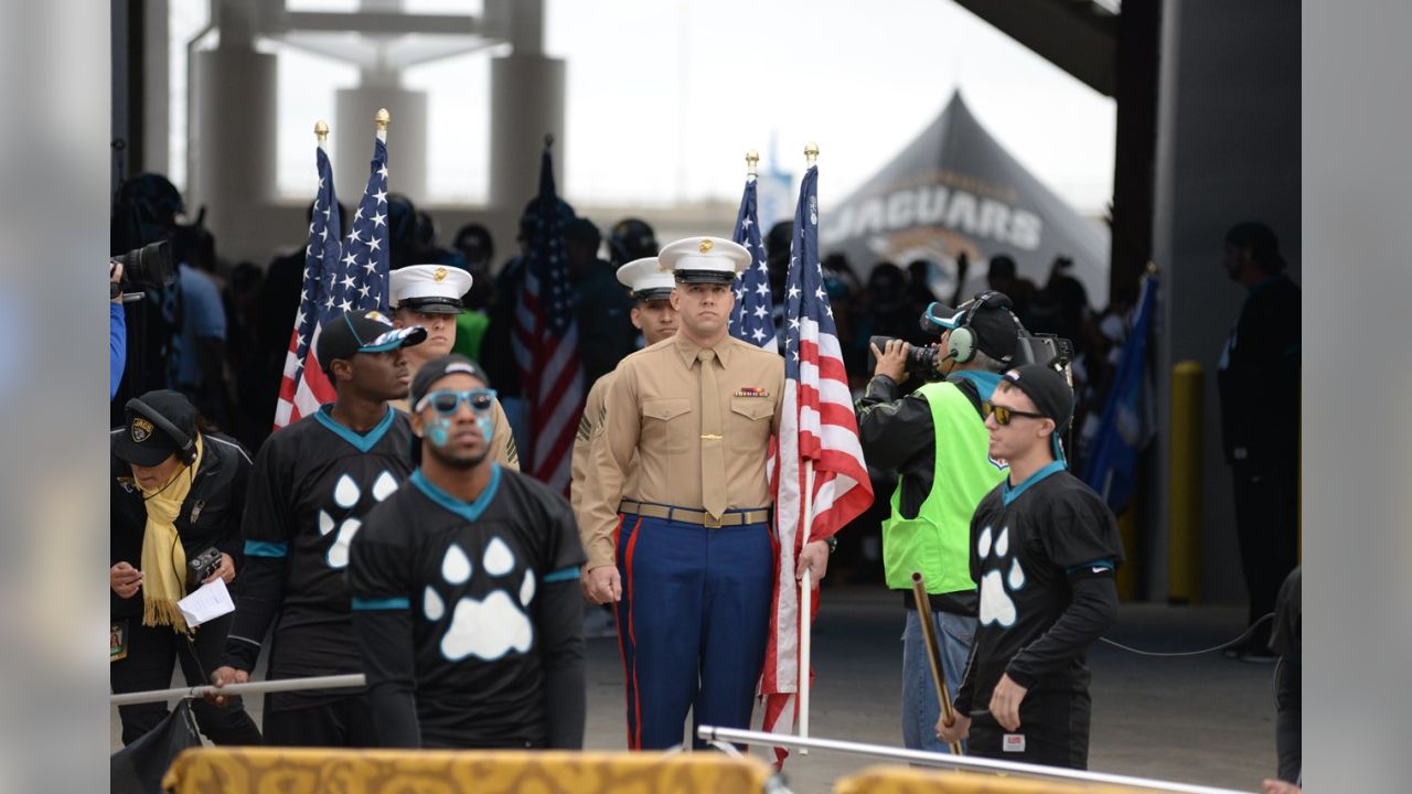 DVIDS - Images - Jacksonville Jaguars Salute to Service game [Image 4 of 9]