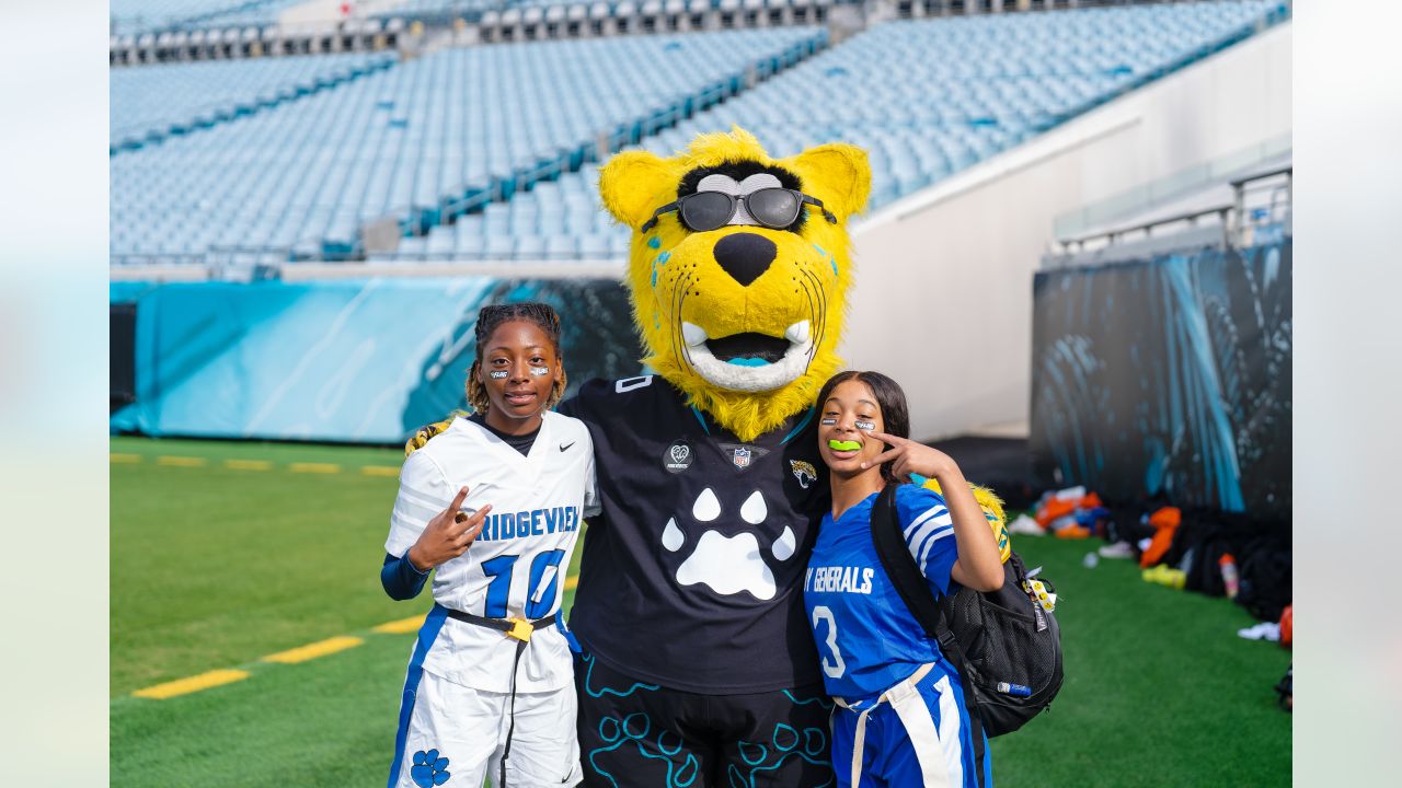 Jacksonville Jaguars - Girls flag football is back! We're kicking off the  season tonight with our first game of the week! Dream Finders Homes -  Northeast Florida, #DUUUVAL