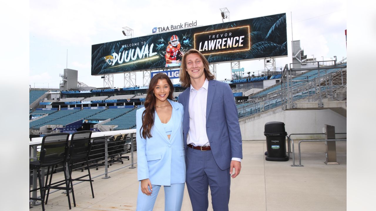 Photo: Jaguars Trevor Lawrence Warms Up - KCP20230121108 