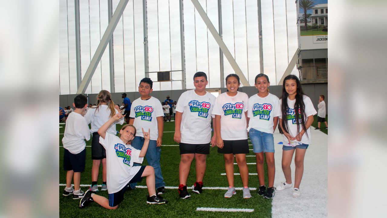 Jaguars host hispanic youth at NFL Play 60 Football Camp