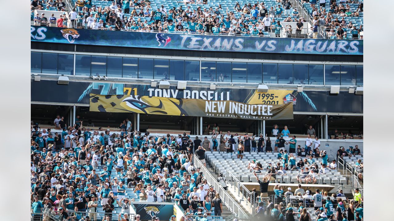 Jacksonville Jaguars vs. Houston Texans. Fans support on NFL Game.  Silhouette of supporters, big screen with two rivals in background Stock  Photo - Alamy