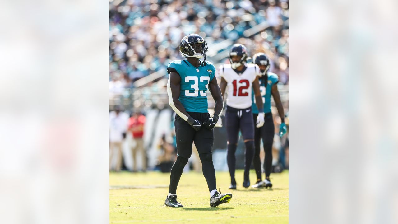 Jacksonville Jaguars vs. Houston Texans. Fans support on NFL Game.  Silhouette of supporters, big screen with two rivals in background Stock  Photo - Alamy