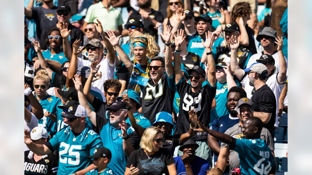 Photo: Jacksonville Jaguars fans celebrate a 45-42 win over the