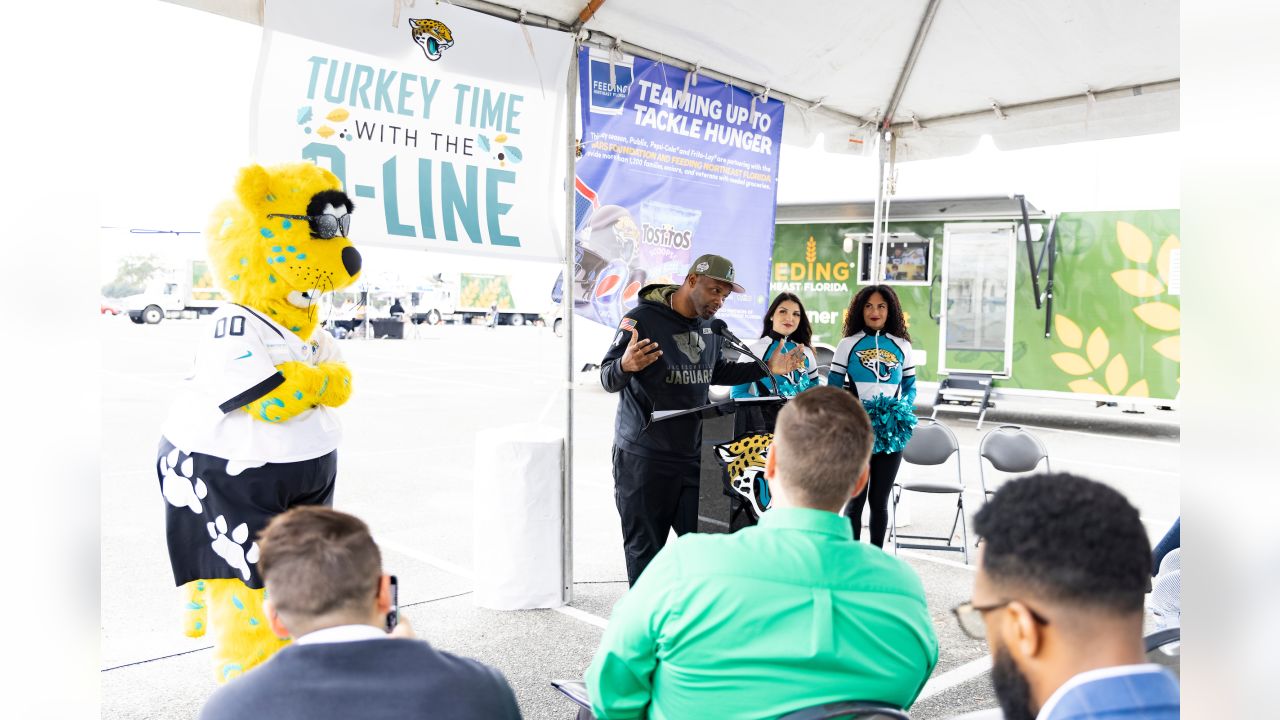 Jaguars players and coaches, Publix, PepsiCo and partners support