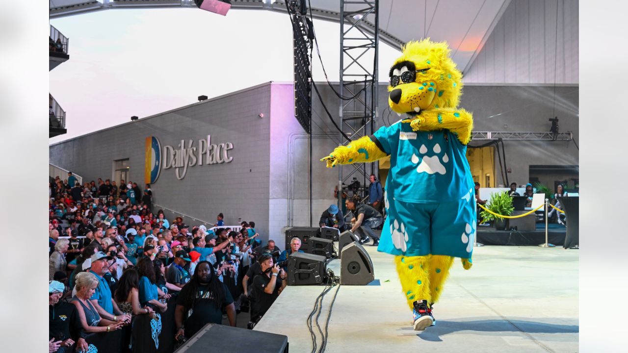 PHOTOS  2022 DUUUVAL Draft Party