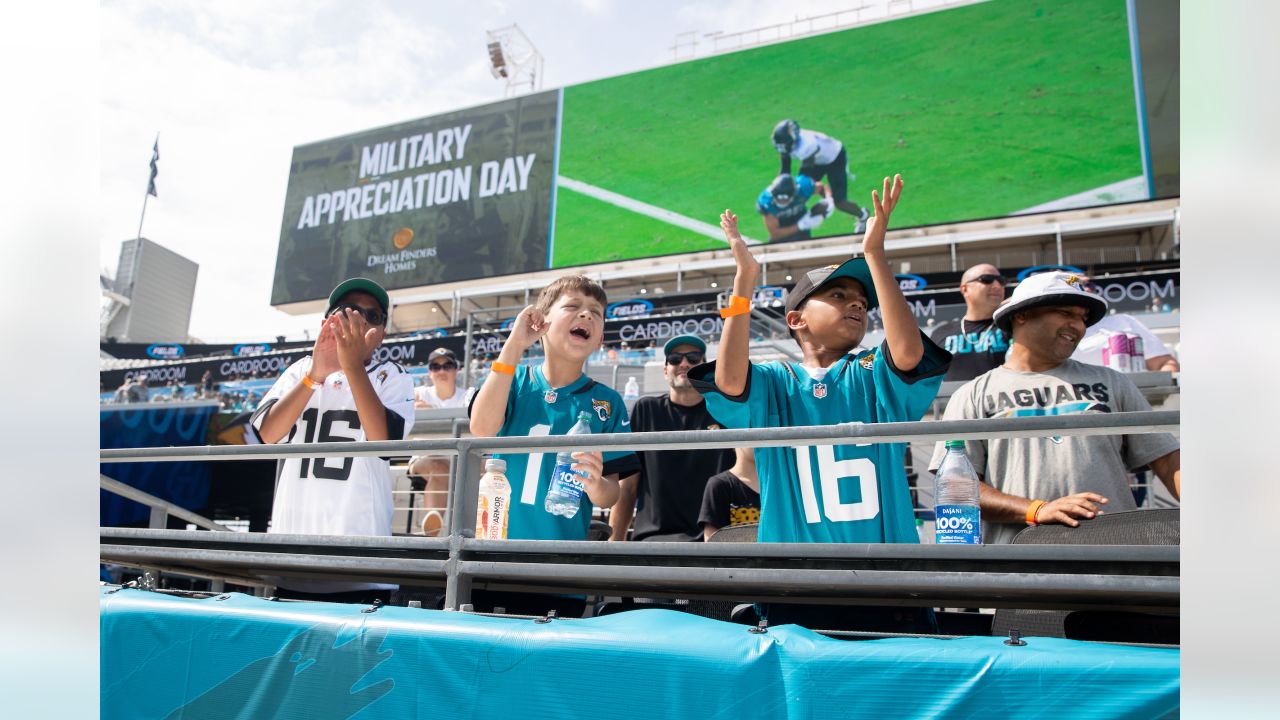 \ud83d\udce3 Fans Bring the Energy at Jaguars 2023 Stadium Practice