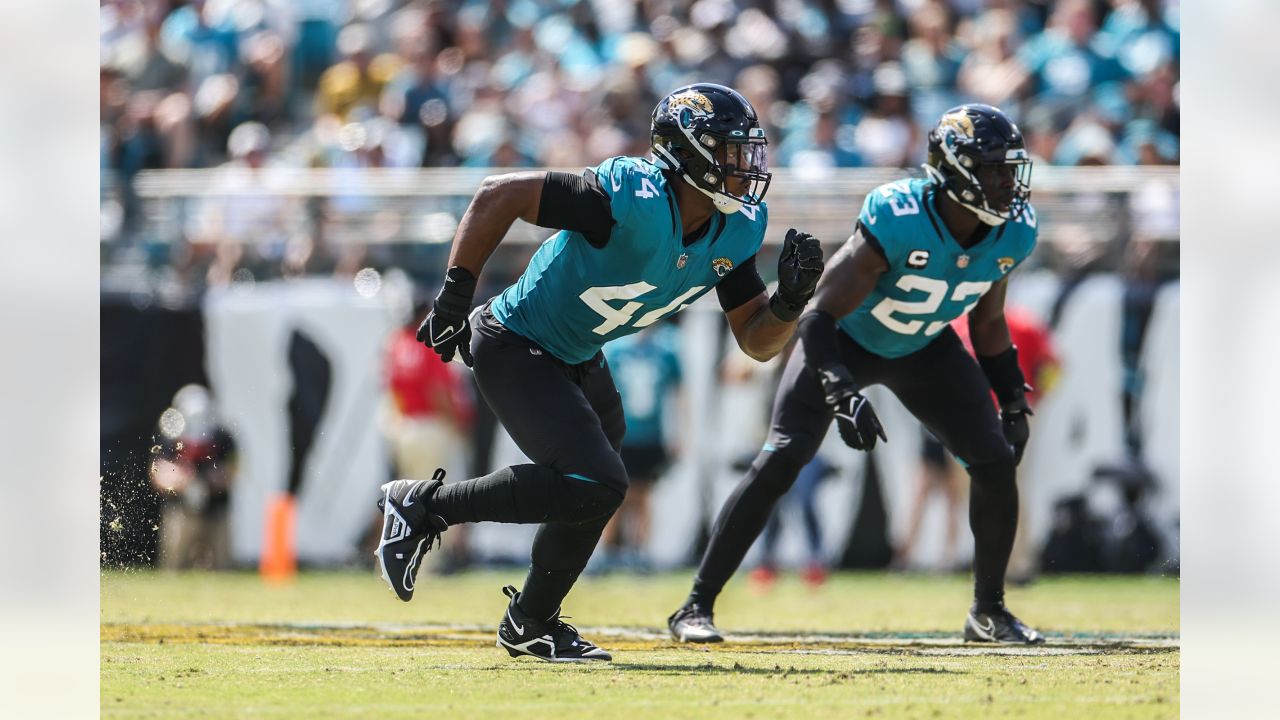 Jacksonville Jaguars vs. Houston Texans. Fans support on NFL Game.  Silhouette of supporters, big screen with two rivals in background Stock  Photo - Alamy