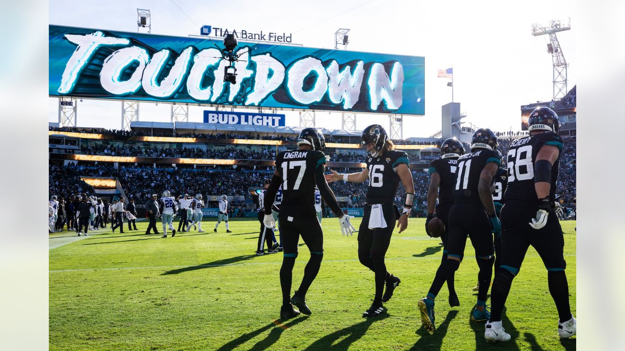 Social Media Couldn't Believe What Was Going On In The TIAA Bank Field Swimming  Pool Before Jaguars-Chargers Wild Card Game (PICS + TWEETS)