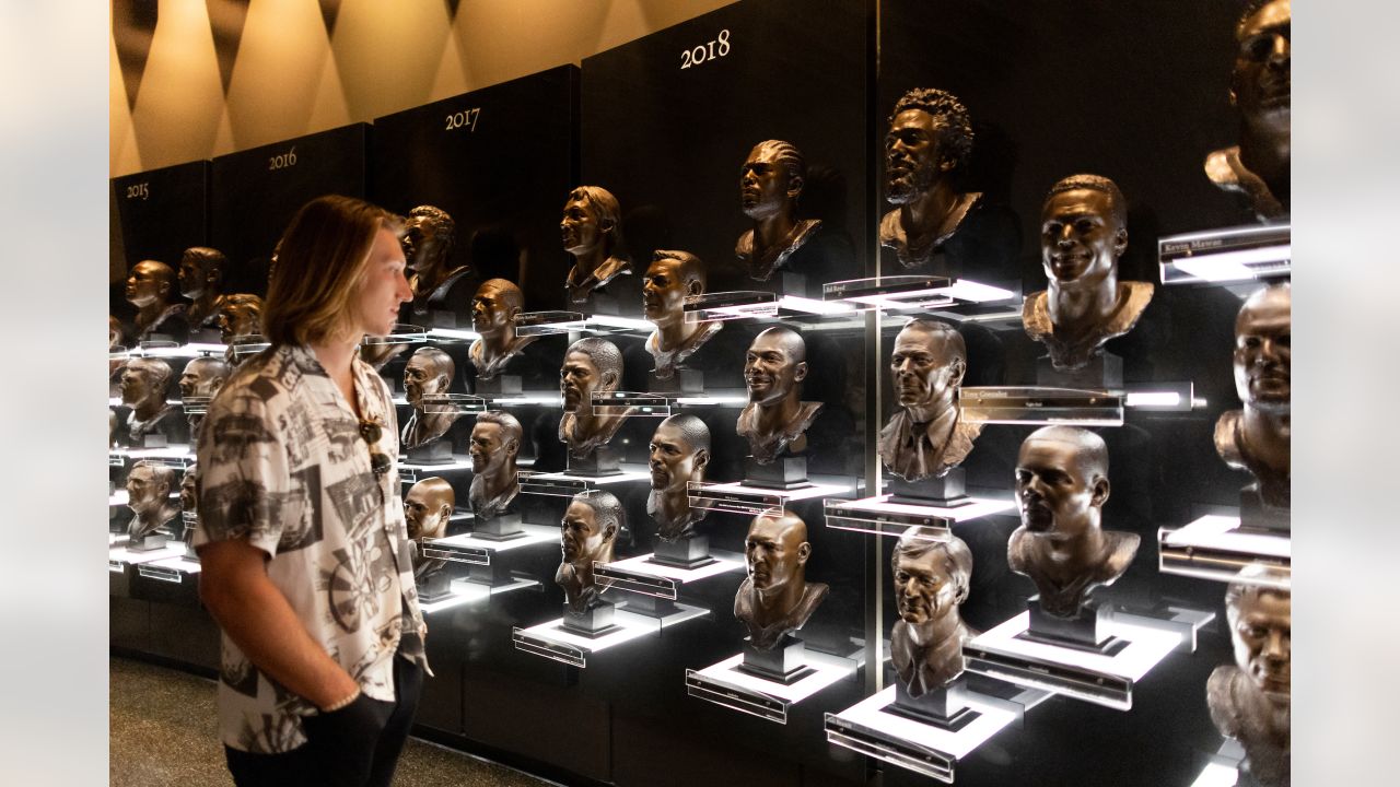 Bust room, The bust room at the Pro Football Hall of Fame i…