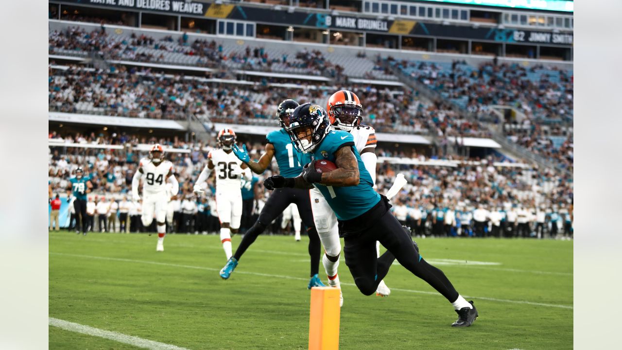 3,258 Cleveland Browns V Jacksonville Jaguars Photos & High Res Pictures -  Getty Images