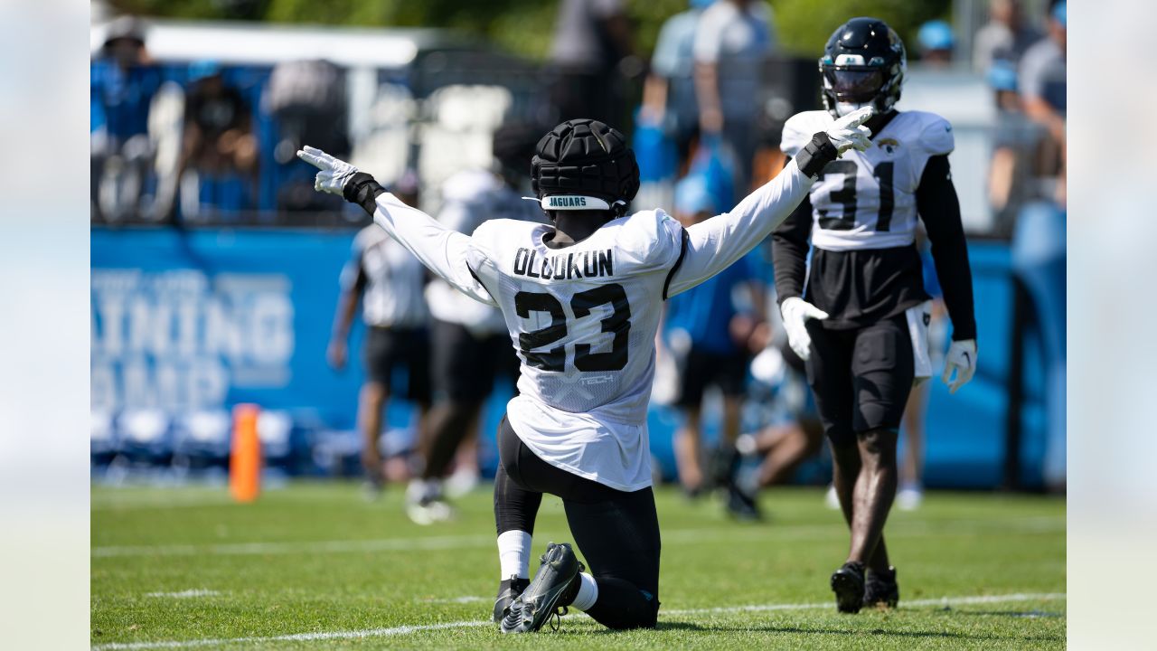 Jacksonville Jaguars linebacker Devin Lloyd (33) defends against the Dallas  Cowboys during an NFL Football game in Arlington, Texas, Saturday, August  12, 2023. (AP Photo/Michael Ainsworth Stock Photo - Alamy