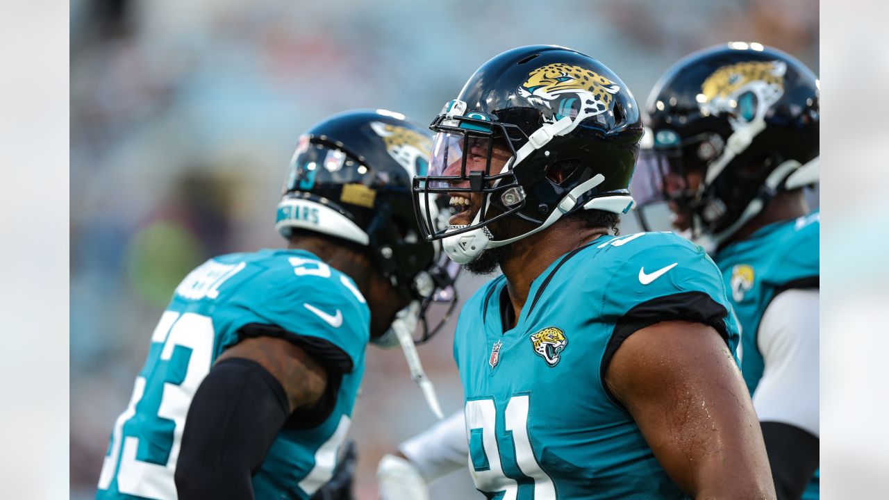 November 22, 2020 - Jacksonville, FL, U.S: Jacksonville Jaguars running  back James Robinson (30) during 1st half NFL football game between the  Pittsburgh Steelers and the Jacksonville Jaguars at TIAA Bank Field