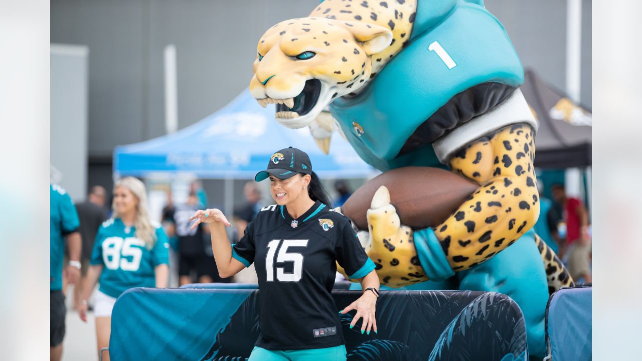 Jaguars' D-line, ROAR bring the hype to GMJ