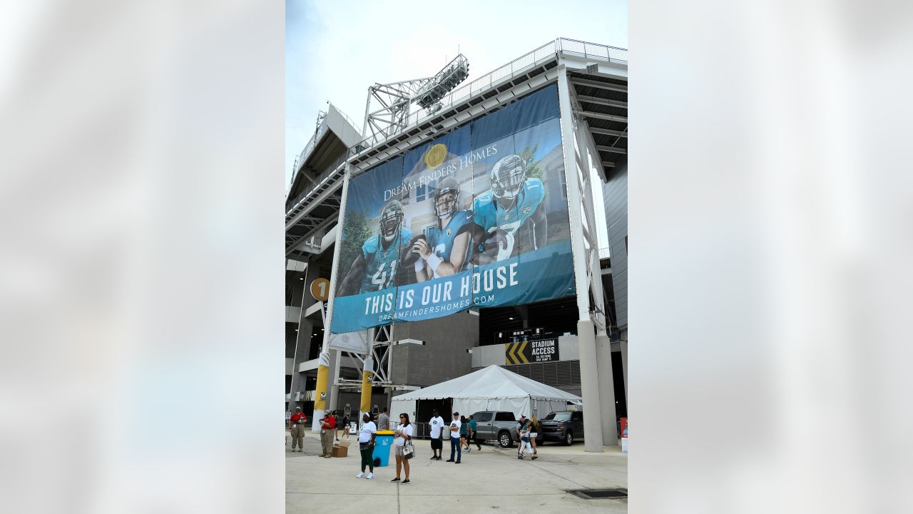 Fans return to TIAA Bank Field as Jacksonville Jaguars take on Cleveland  Browns in preseason game