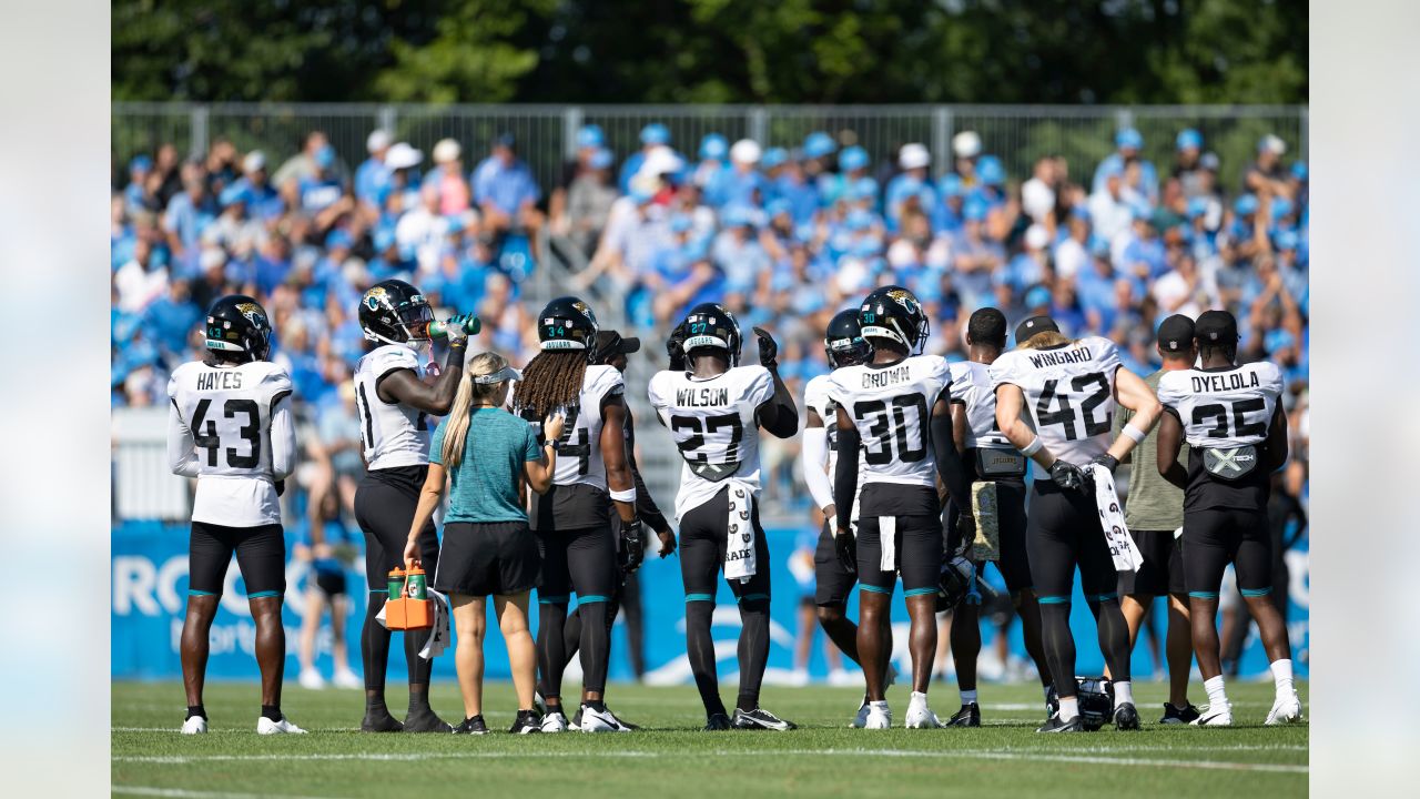 Jacksonville Jaguars linebacker Devin Lloyd (33) defends against the Dallas  Cowboys during an NFL Football game in Arlington, Texas, Saturday, August  12, 2023. (AP Photo/Michael Ainsworth Stock Photo - Alamy