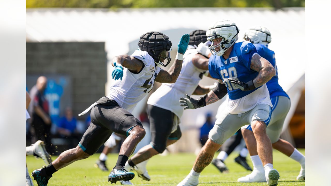 Jacksonville Jaguars inside linebacker Devin Lloyd (33) performs a drills  during an NFL football practice, Saturday, July 30, 2022, in Jacksonville,  Fla. (AP Photo/John Raoux Stock Photo - Alamy