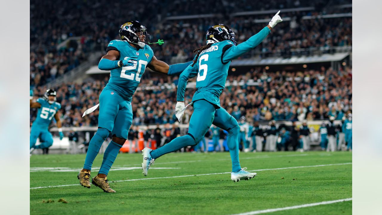 Jacksonville Jaguars safety Andre Cisco (5) warms up before an NFL football  game against the Tennessee Titans, Saturday, Jan. 7, 2023, in Jacksonville,  Fla. (AP Photo/John Raoux Stock Photo - Alamy