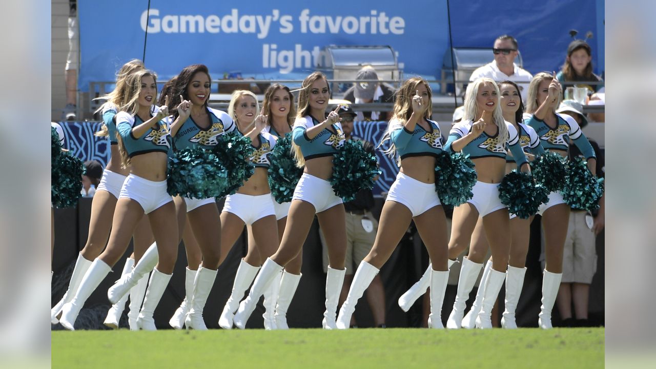 Jaguars Ground Jets In Jacksonville – Ultimate Cheerleaders