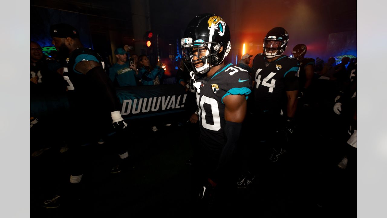 Pregame photos: Broncos arrive and prepare for Week 8 game vs. Jaguars in  London