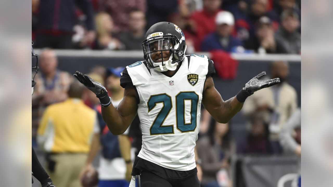 Jacksonville, FL, USA. 7th Jan, 2018. Jacksonville Jaguars cornerback Jalen  Ramsey (20) celebrates intercepting a ball intended for Buffalo Bills wide  receiver Deonte Thompson (10) during the AFC Wild Card football game