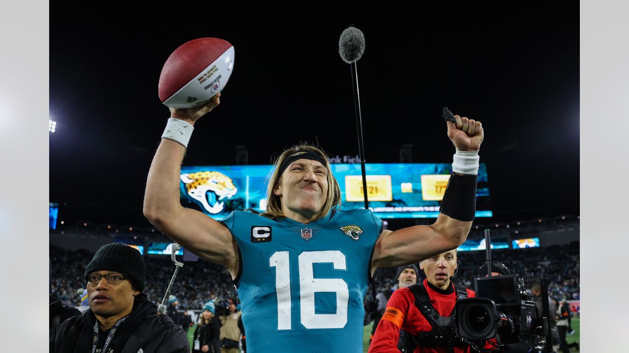 JACKSONVILLE, USA, JANUARY 10, 2023: Los Angeles Chargers vs. Jacksonville  Jaguars. NFL Wild Card Round 2023, Silhouette of Vince Lombardi Trophy for  Stock Photo - Alamy