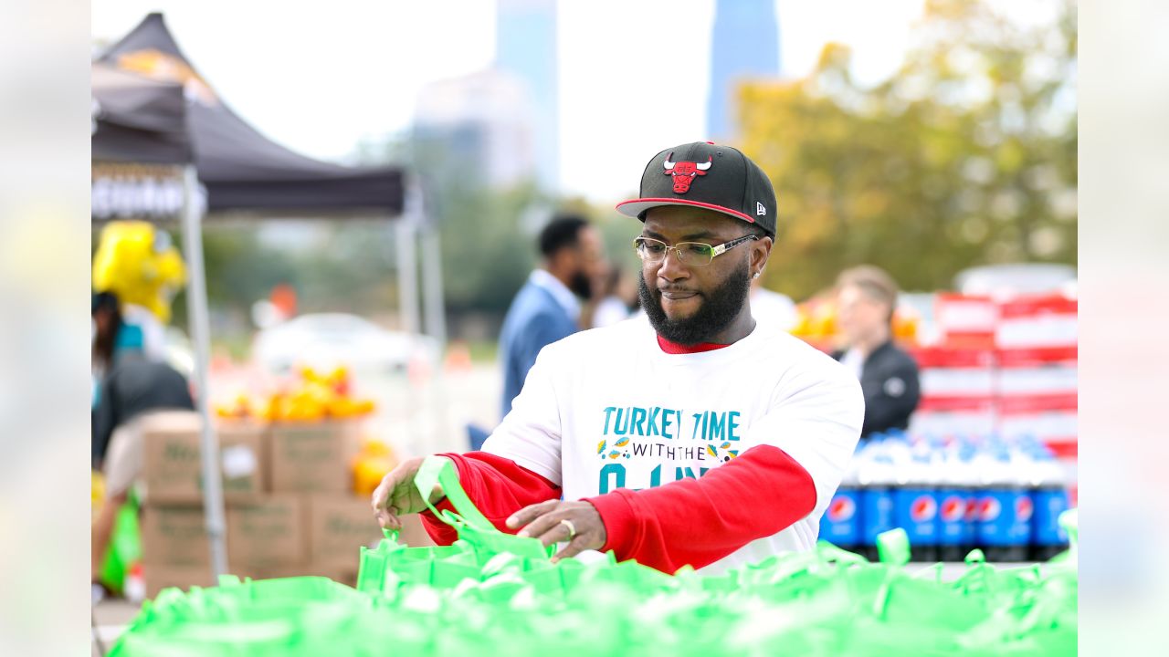 JAGUARS PLAYERS AND COACHES, PUBLIX, PEPSICO AND PARTNERS SUPPORT FEEDING  NORTHEAST FLORDIA TO PROVIDE TURKEYS AND HOLIDAY FOOD FOR 600 FAMILIES IN  NORTHEAST FLORIDA - Feeding Northeast Florida