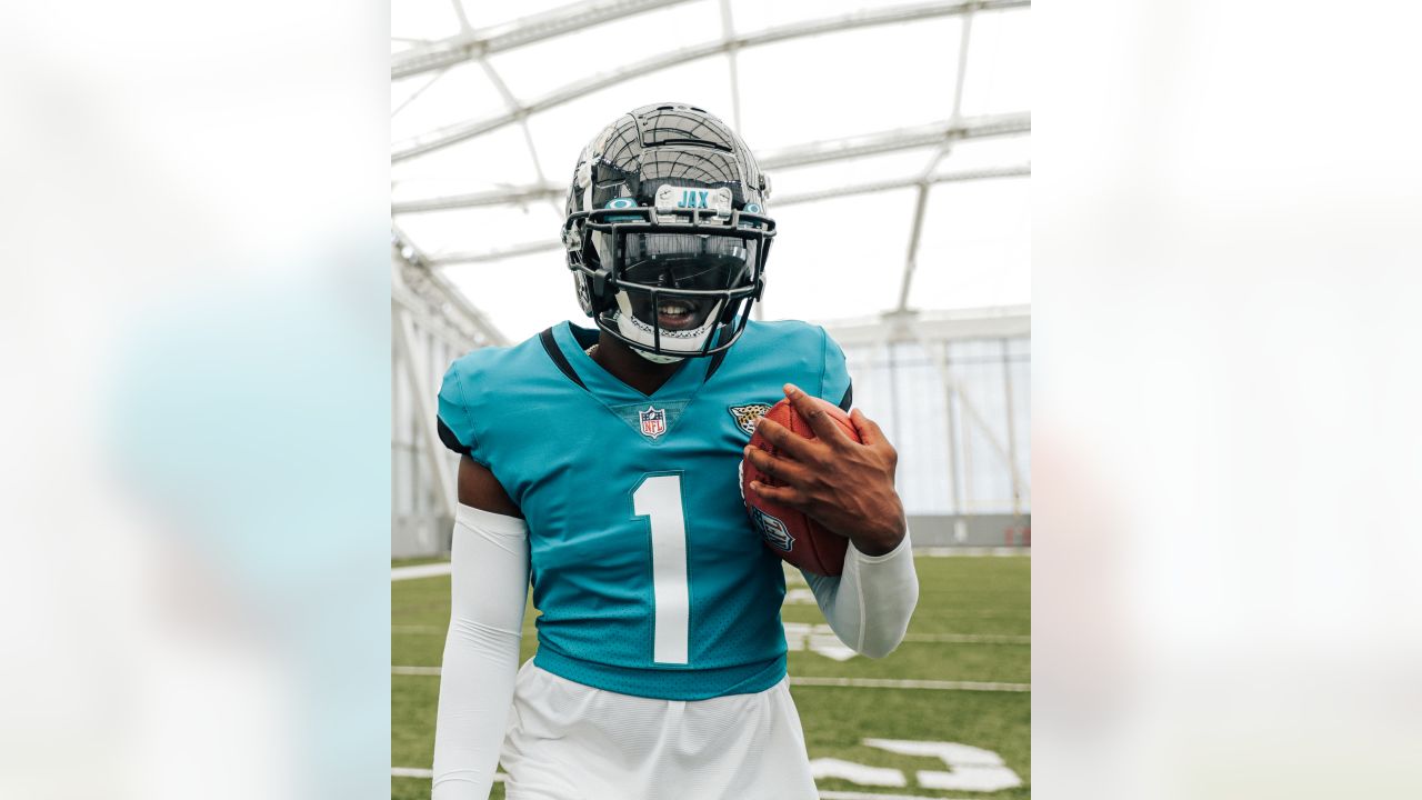 Photo: Jaguars Trevor Lawrence Warms Up - KCP20230121108 