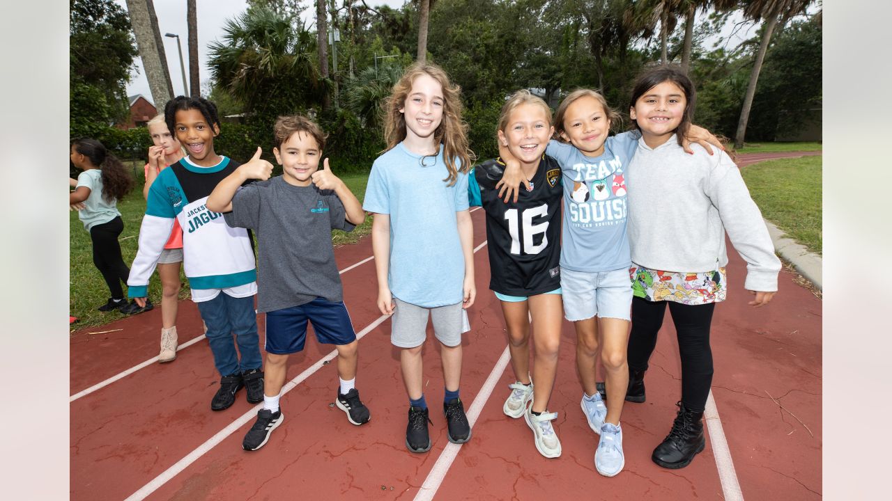 Jaguars host hispanic youth at NFL Play 60 Football Camp