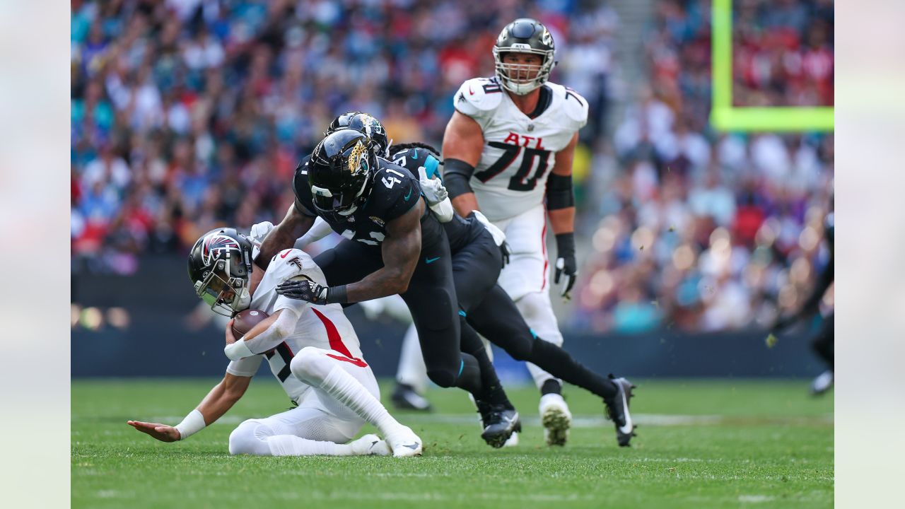 Jaguars throttle Falcons, 23-7