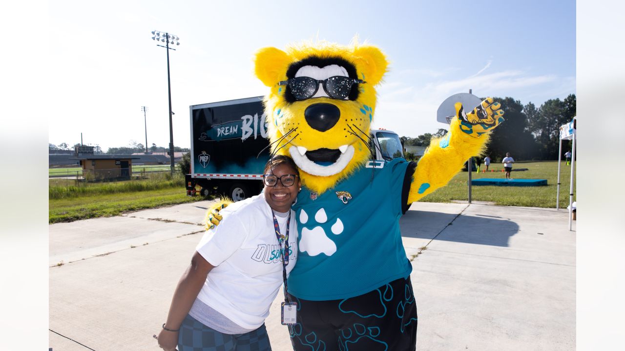 Jaxson DeVille, Jacksonville Jaguars Mascot Challenges Blue