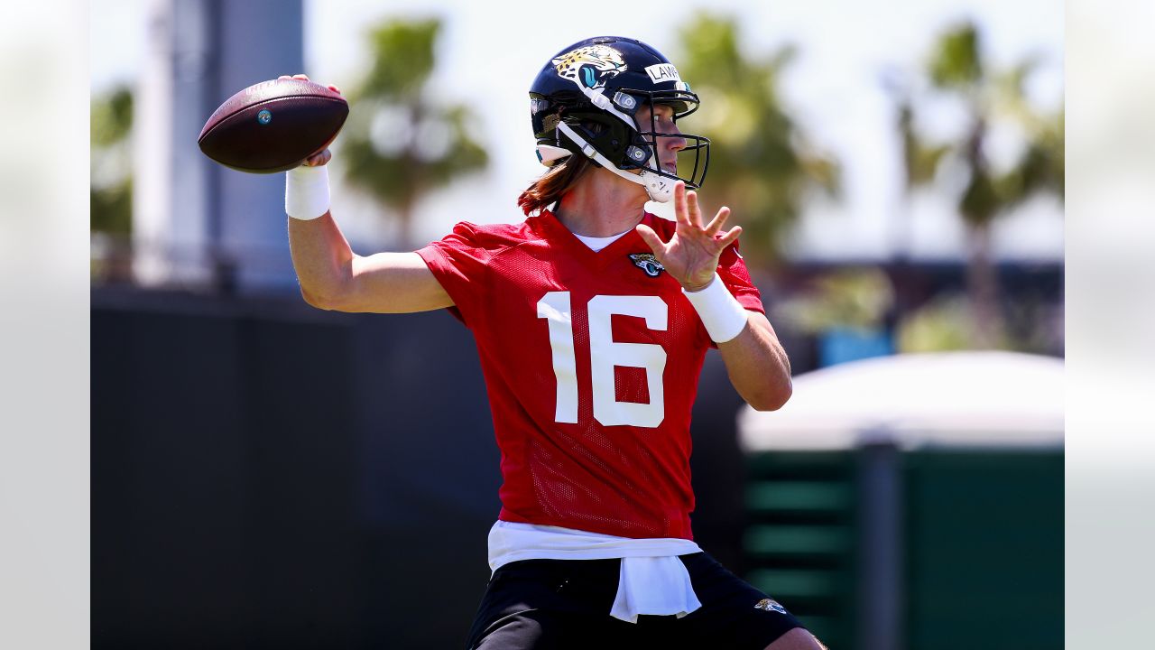 Jacksonville Jaguars quarterback Trevor Lawrence looks for a receiver  during an NFL football team practice, Tuesday, June 8, 2021, in Jacksonville,  Fla. (AP Photo/John Raoux Stock Photo - Alamy