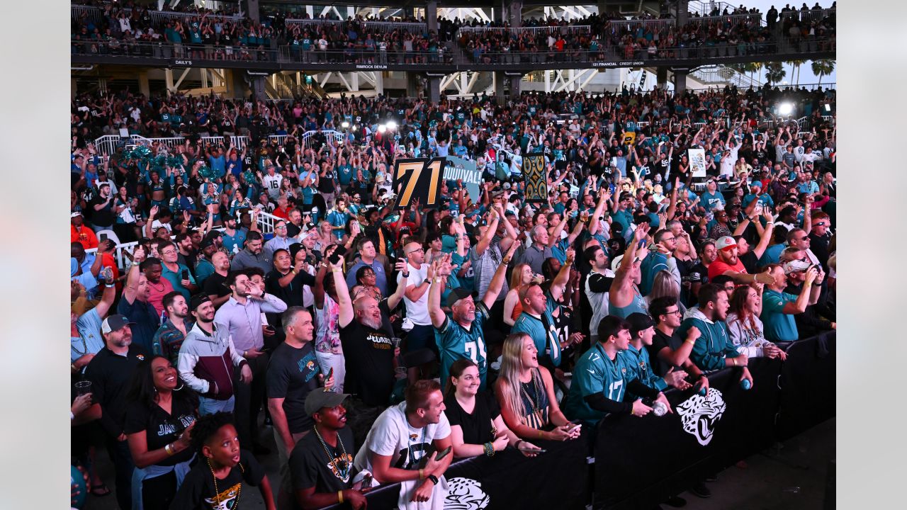 PHOTOS  2022 DUUUVAL Draft Party