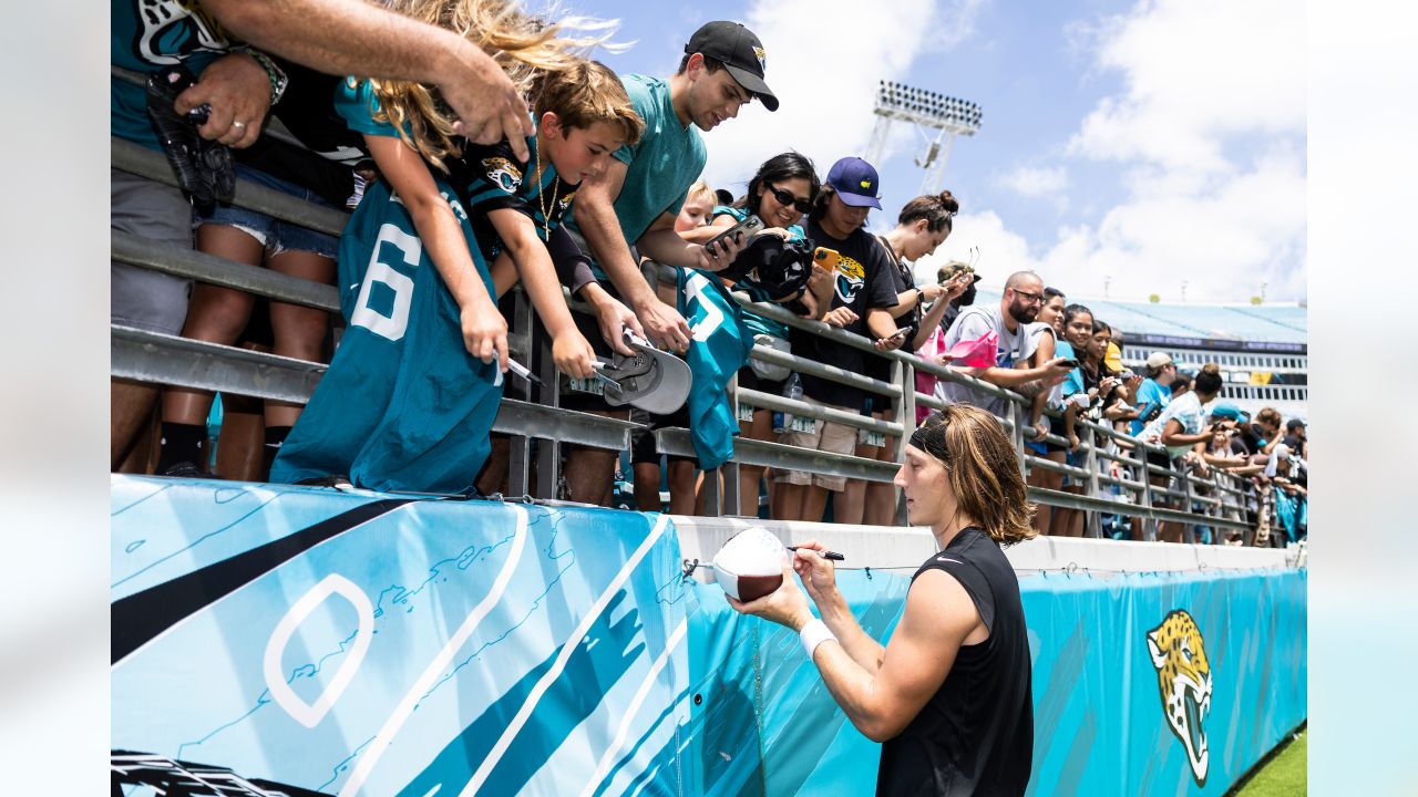 \ud83d\udce3 Fans Bring the Energy at Jaguars 2023 Stadium Practice