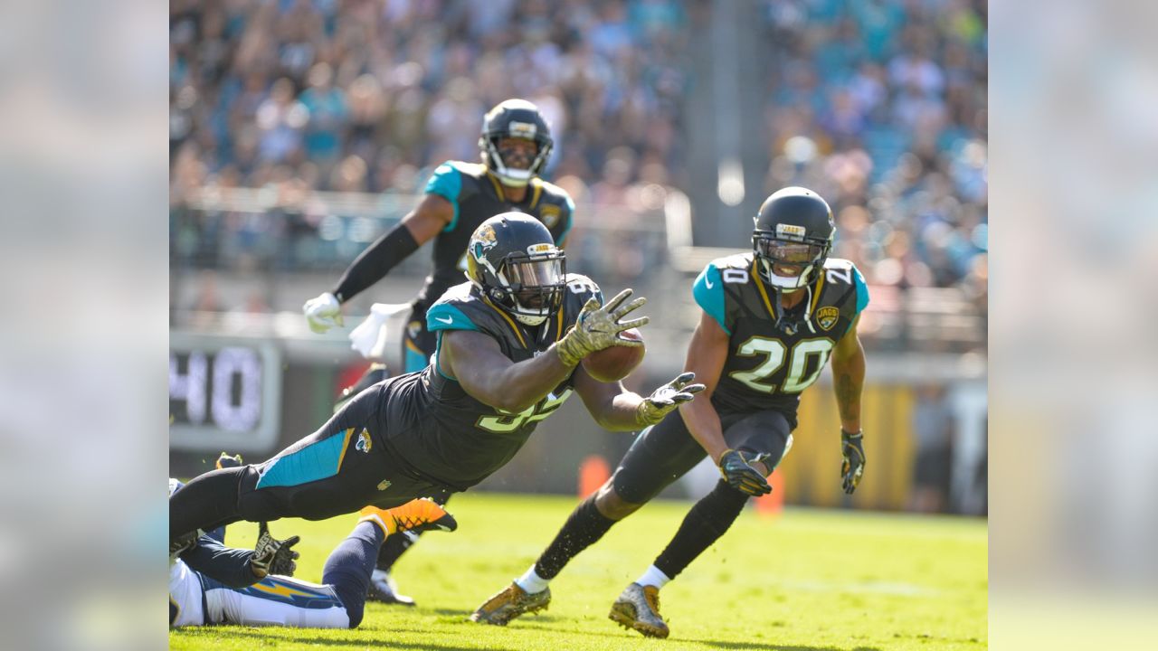 Los Angeles Chargers vs. Jacksonville Jaguars. Fans support on NFL Game.  Silhouette of supporters, big screen with two rivals in background Stock  Photo - Alamy