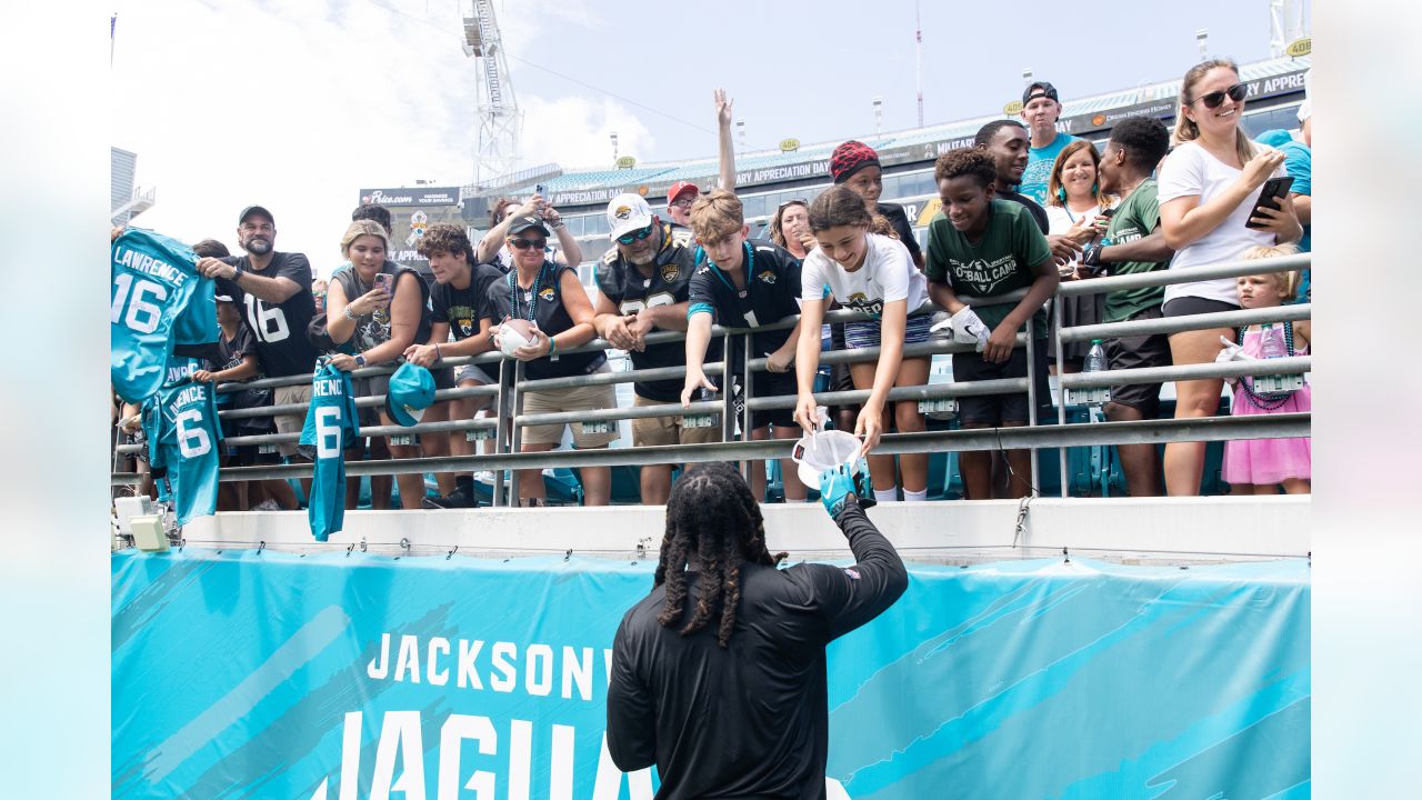 \ud83d\udce3 Fans Bring the Energy at Jaguars 2023 Stadium Practice