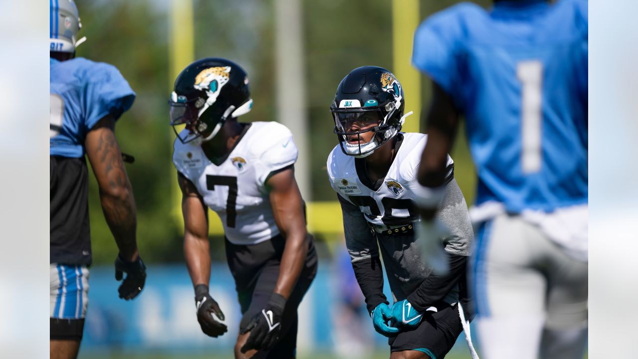 Jacksonville Jaguars linebacker Devin Lloyd (33) defends against the Dallas  Cowboys during an NFL Football game in Arlington, Texas, Saturday, August  12, 2023. (AP Photo/Michael Ainsworth Stock Photo - Alamy