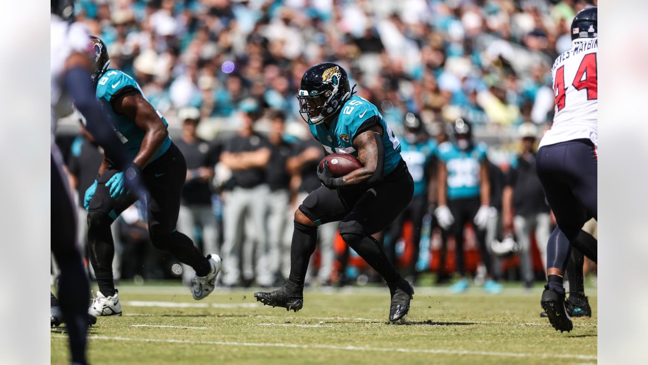 Jacksonville Jaguars vs. Houston Texans. Fans support on NFL Game.  Silhouette of supporters, big screen with two rivals in background Stock  Photo - Alamy