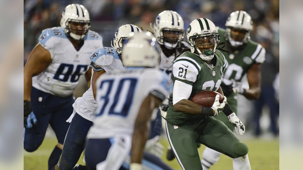 27 September 2009: Tennessee Titans quarterback Kerry Collins (5) drops  back to hand off during the first half of the New York Jets 24-17 win over  the Tennessee Titans at Giants Stadium