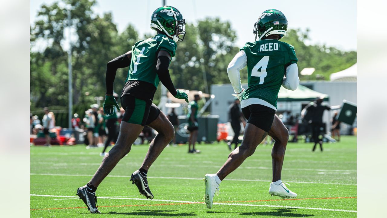 Notebook  Jets HC Robert Saleh Assesses the Guardian Helmet