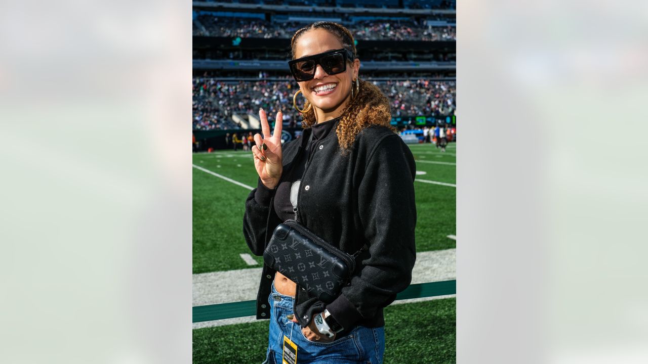 Gallery  Top Celebrity Photos From Jets vs. Lions