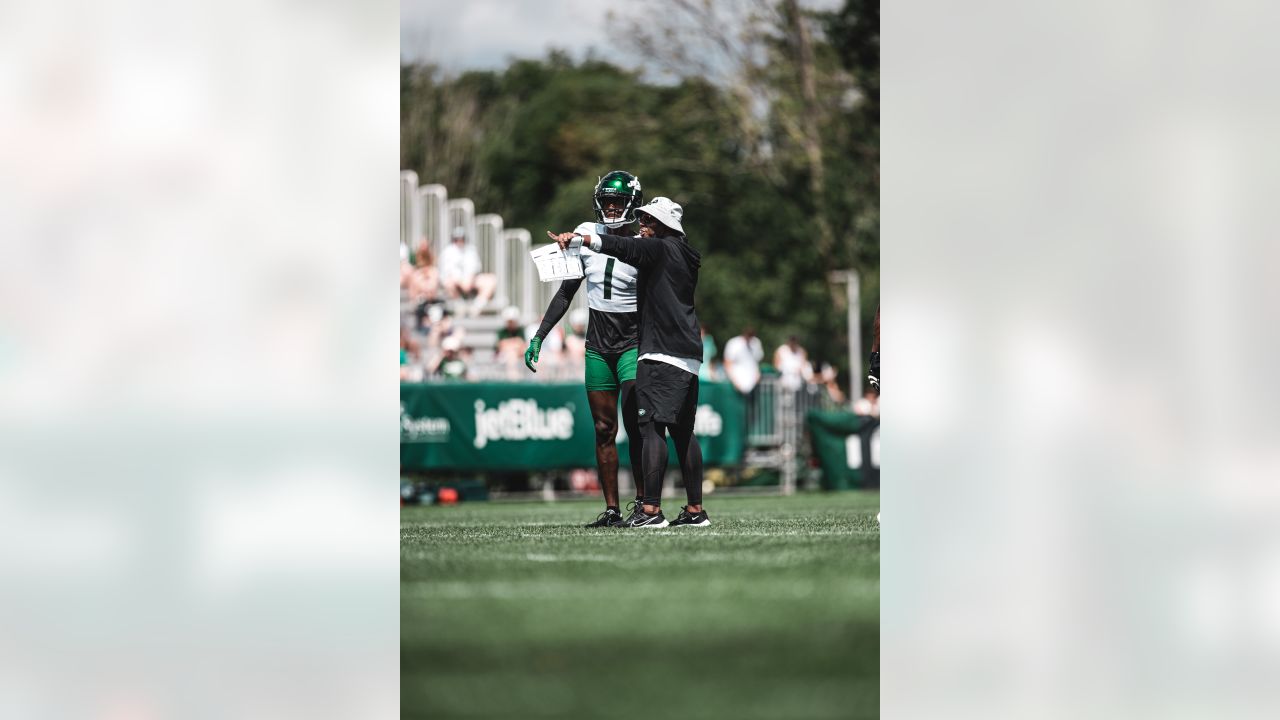 New York Jets linebacker Jamien Sherwood honored with jersey retirement at  Jensen Beach High School