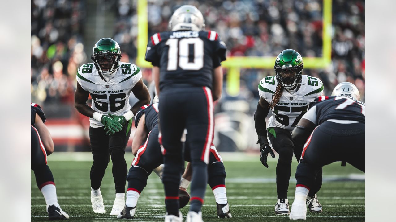 New York Jets linebacker C.J. Mosley (57) looks out before the snap during  an NFL football game against the Cincinnati Bengals, Sunday, Sept. 25,  2022, in East Rutherford, N.J. The Cincinnati Bengals