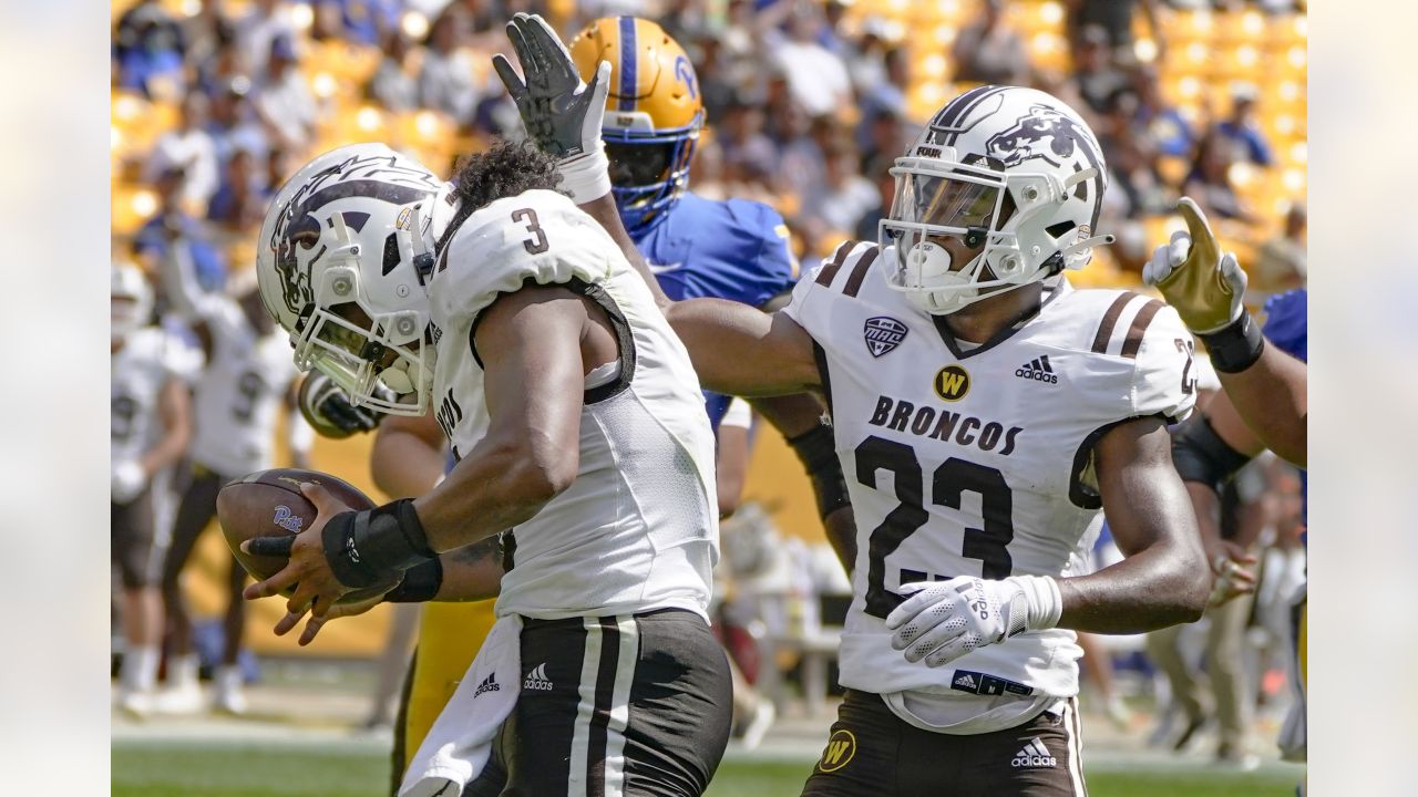 Western Michigan OLB Zaire Barnes selected 184th overall by New