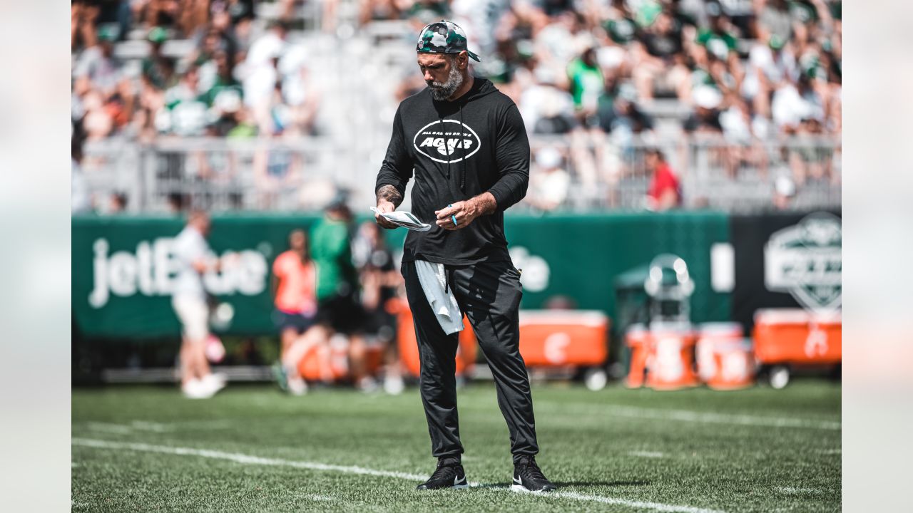 New York Jets linebacker Jamien Sherwood (44) runs against the Chicago  Bears during an NFL football game Sunday, Nov. 27, 2022, in East  Rutherford, N.J. (AP Photo/Adam Hunger Stock Photo - Alamy