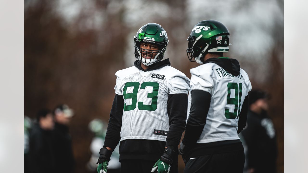 New York Jets: Local product Elijah Riley off to impressive start